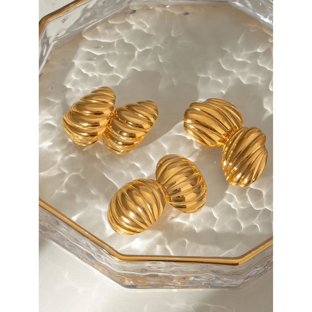 18K forgyldt rustfrit stål ovale geometriske glatte ribbede buttede øreringe Dame charms Metaltekstur Vandtætte smykker