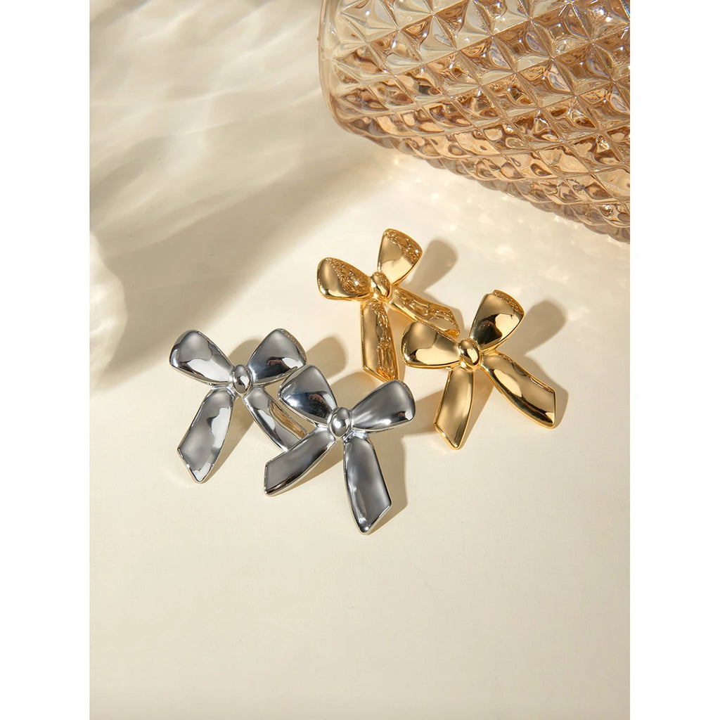 18K forgyldt rustfrit stål Geometrisk sløjfedesign Glatte øreringe Metaltekstur Delikat Temperament Modesmykker