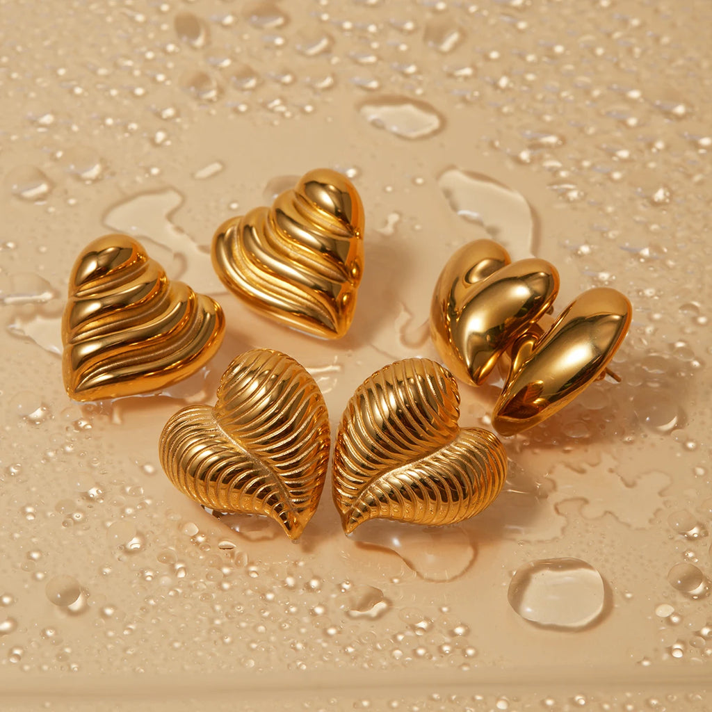 クリエイティブ 18K ゴールドメッキ ステンレススチール シック ファッション リブデザイン ラブハート ピアス インレイ ダイヤモンド チャーム エレガント ジュエリー