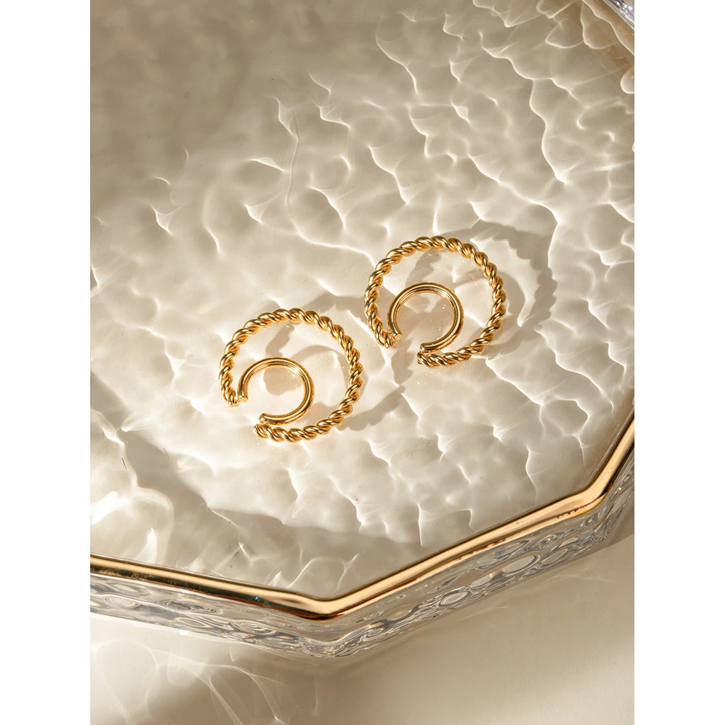 Geometriske øreknogler Ung personlighed 18K PVD-spole Twist-spole Dobbelt øreklipsmanchet Kvinder Delikat sommersmykker Bijoux