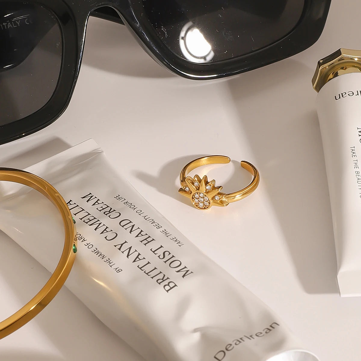 Minimalistischer 18k vergoldeter Edelstahl Hochwertiger Diamant Sonnenförmiger Ring für Frauen Allergieprävention Charmschmuck Gala Geschenk