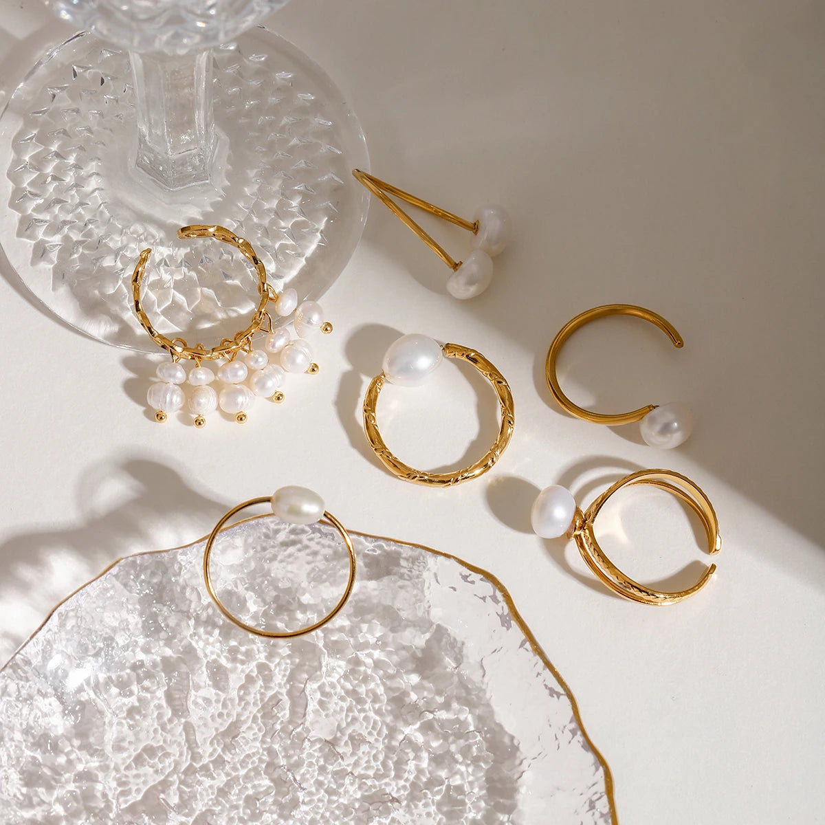 Minimalistischer, 18k vergoldeter Edelstahl, doppellagiger, hohler Süßwasserperlen-Öffnungsring für Damen, anti-allergischer Charmschmuck