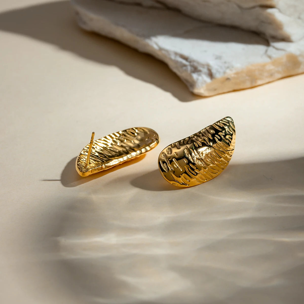 Vintage 18K forgyldt vanddråbeformede øreringe med uregelmæssig tekstur Rustfrit stål Statement Stilfulde vandtætte smykker kvinder