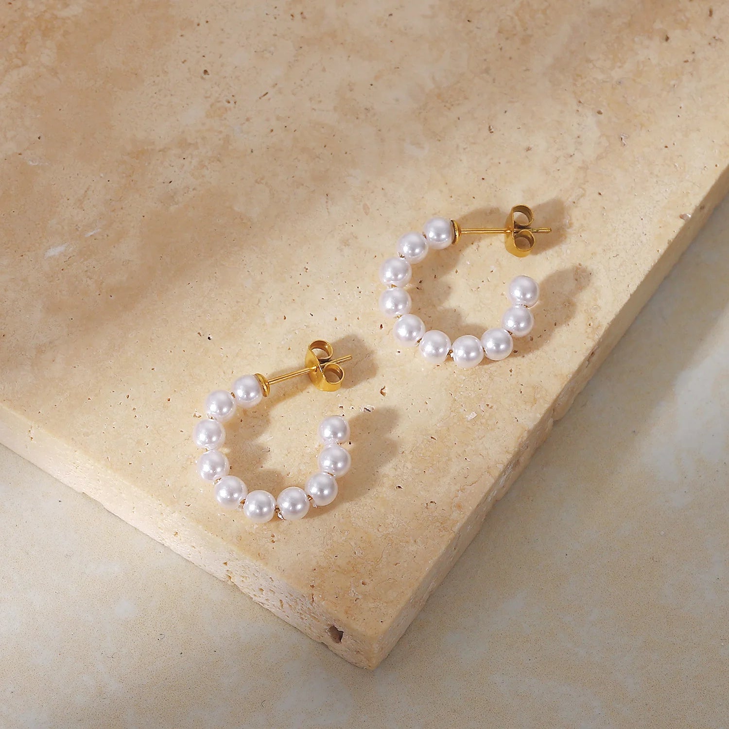 Rustfrit stål 18k guldbelagt minimalistisk lille risperle C-formede øreringe Sommer vandtætte Femme Gala Chic stilfulde smykker