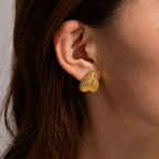 Boucles d'oreilles clous minimalistes en acier inoxydable plaqué or 18 carats en forme de cœur d'amour, résistantes au ternissement, à grain de marteau, bijoux d'oreille en métal uniques pour femmes