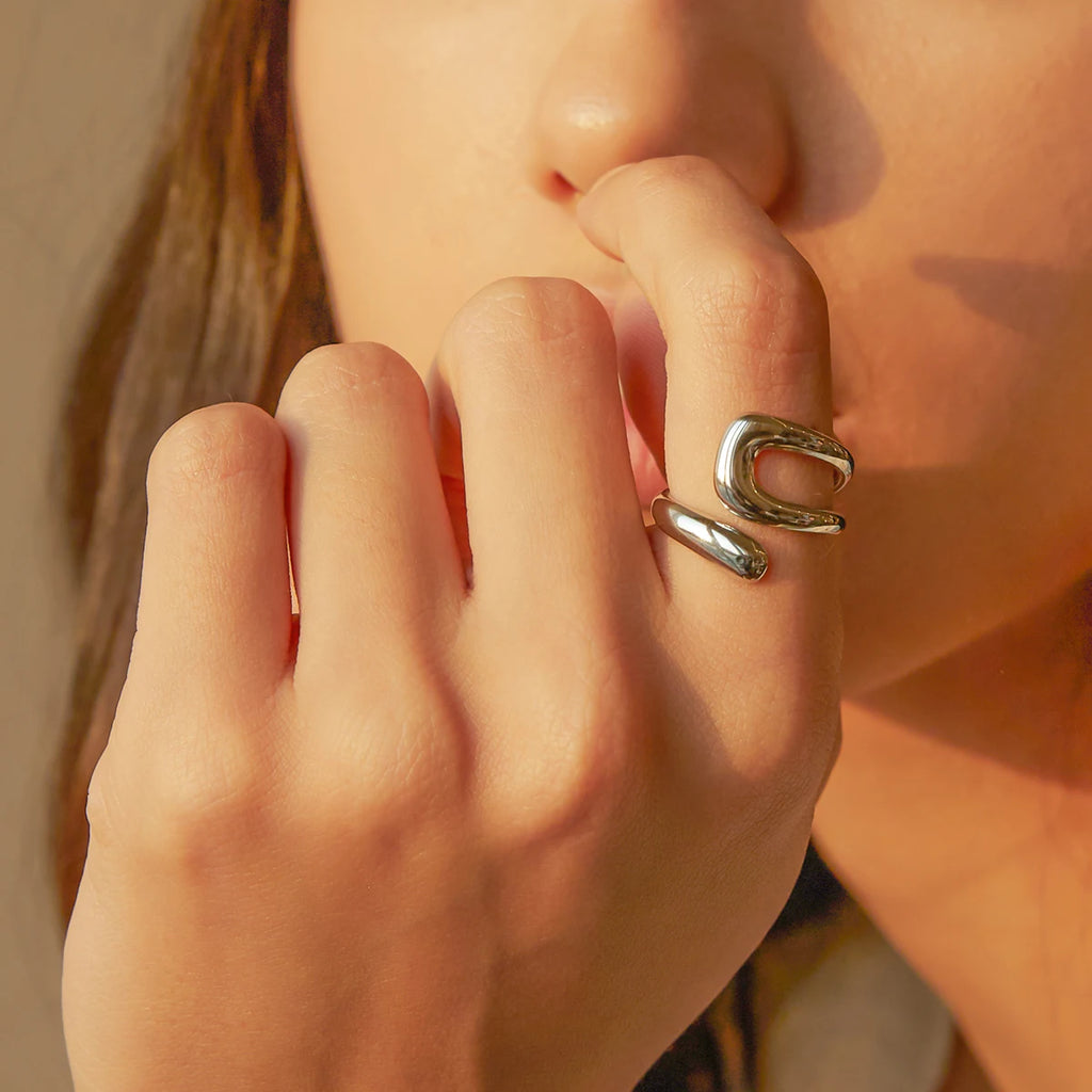 Rustfrit stål Delikat 18k forgyldt udhulet uregelmæssig ring Lys Hyggelig Rustfri Bijoux Femme Gallagave