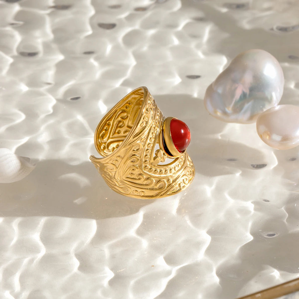 Modischer 18K PVD-beschichteter Edelstahl mit Retro-Muster, eingelegter halbgesichtiger roter Achat, offener Ring, Damen-Charm-Statement-Schmuck