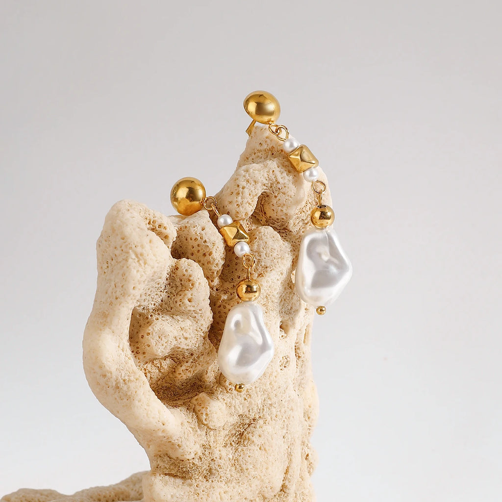 Geometrische 18k vergoldete Edelstahl-Ohrringe mit eleganten Imitationsperlen für Frauen, allergiepräventiver Schmuck, Gala-Geschenk