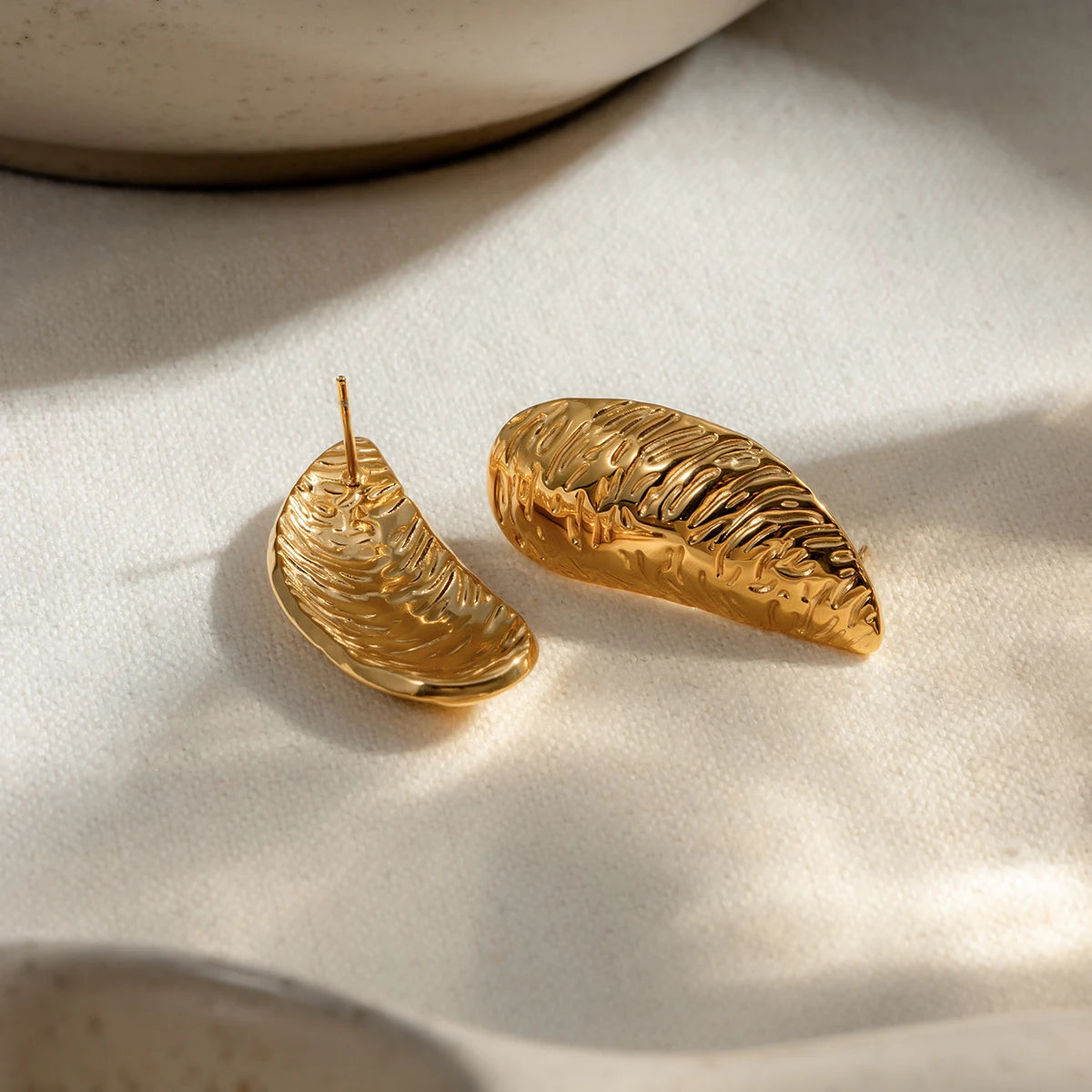 Vintage 18K forgyldt vanddråbeformede øreringe med uregelmæssig tekstur Rustfrit stål Statement Stilfulde vandtætte smykker kvinder