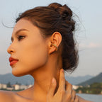 Rustfrit stål 18K forgyldt C-formet hammer korn indlæg Rhin-bore clips anløbssikker lys luksus kvinder øre smykker