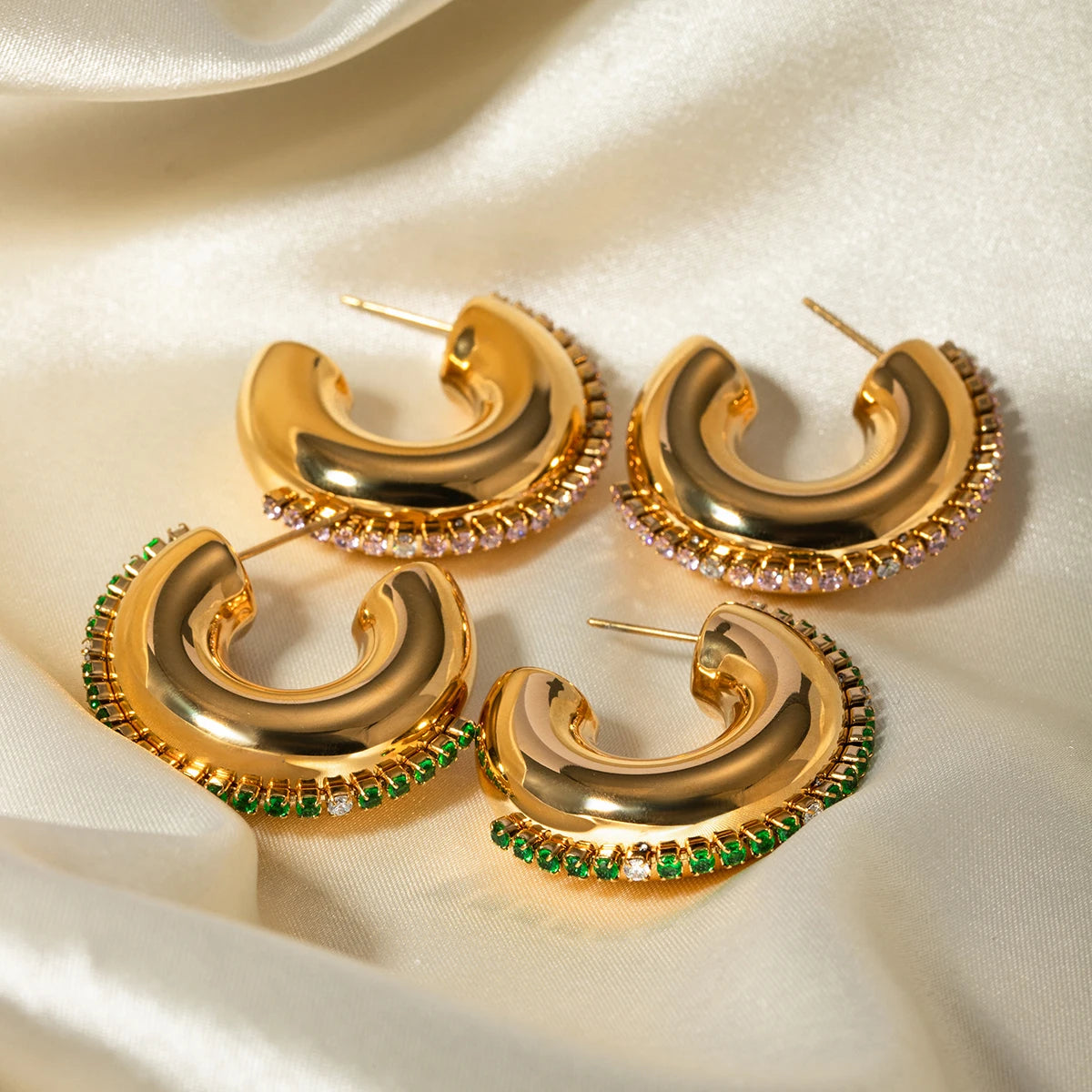 Geometriske vandtætte 18k forgyldte C-formede øreringe i rustfrit stål Indlæg Rhinestone Charm Statement Anti-allergiske smykker