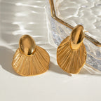 Minimalistisk 18K Beach Rustfrit Stål Fiskehale Ribbede Polerede Stud Øreringe Kvinder Anti Allergisk Elegant Charm Daglige smykker