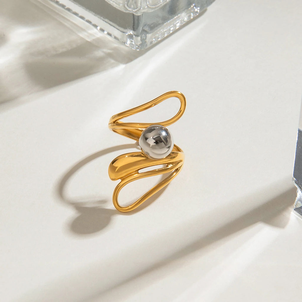 Gold-Silber-Farbabstimmung Unregelmäßiger Hohlstahlkugelring 18K PVD-beschichtet Damen Anti-Allergie Metallanhänger Täglicher Schmuck