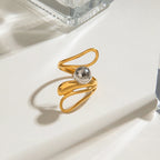 Gold-Silber-Farbabstimmung Unregelmäßiger Hohlstahlkugelring 18K PVD-beschichtet Damen Anti-Allergie Metallanhänger Täglicher Schmuck