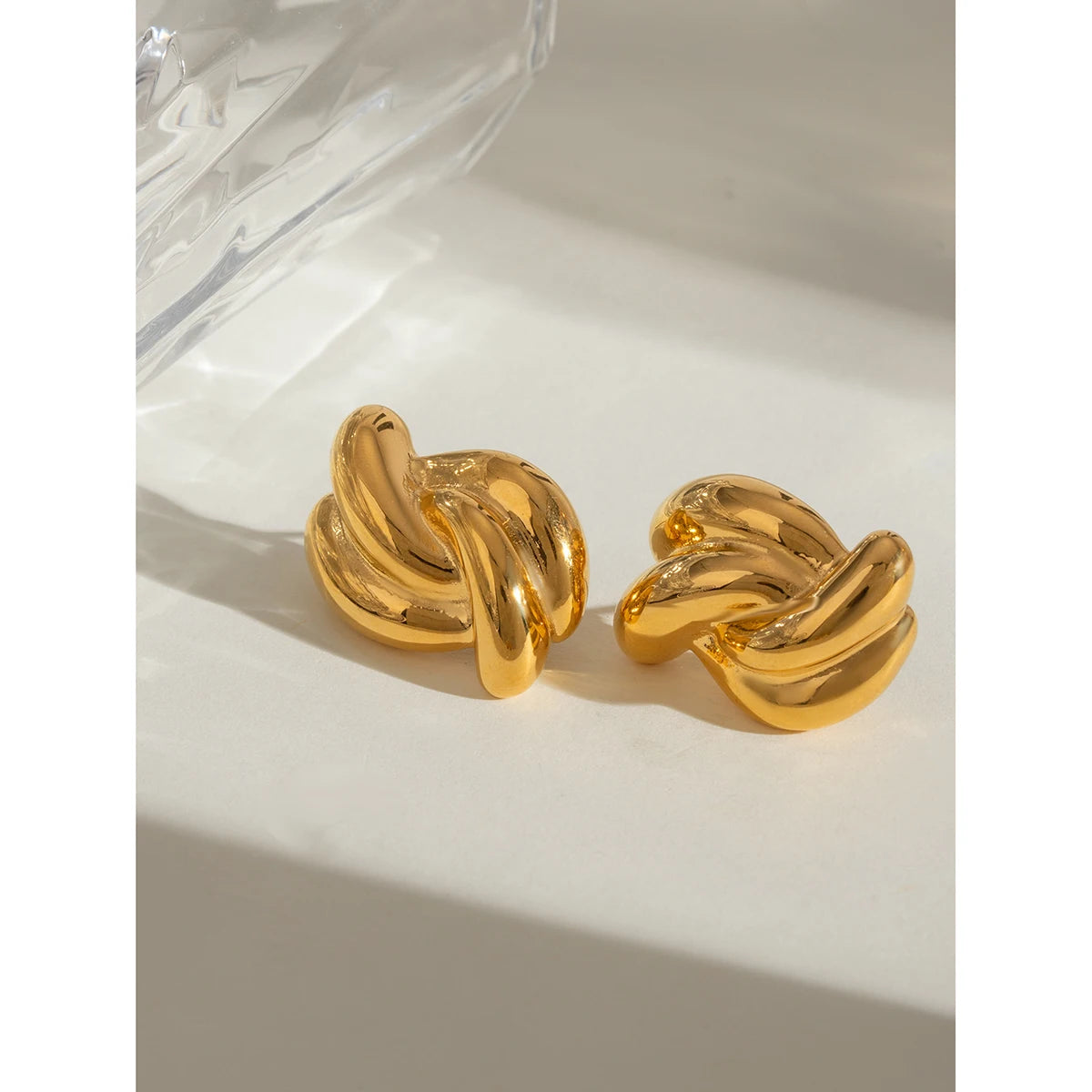 18K forgyldt rustfrit stål Cross Design Knot Øreringe Kvinder Metal Vandtæt Mode Charm Daglig smykkegave