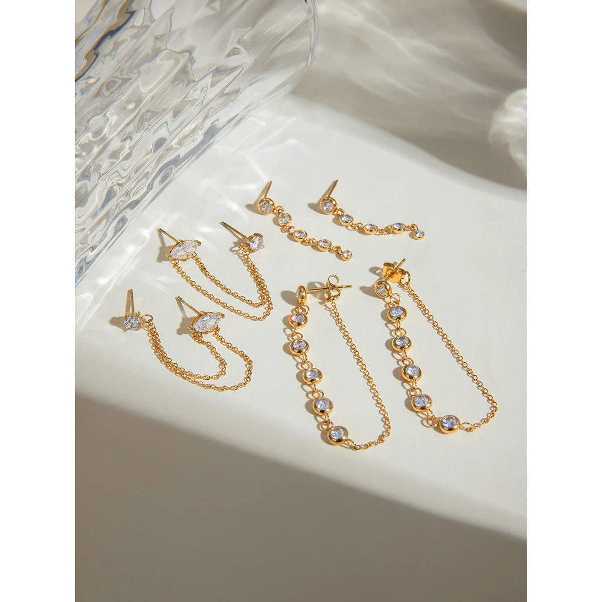 18K PVD-beschichteter Edelstahl Minimalistische Quaste Puder Guss Runde Zirkon Ohrringe Wasserdicht Hochwertiger Damenschmuck