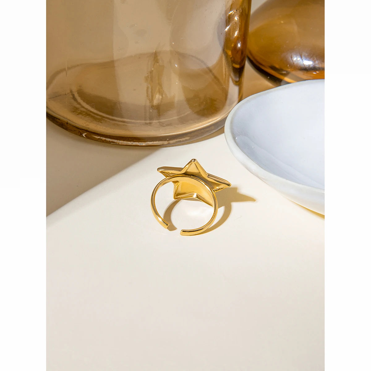 18K PVD-beschichteter leichter, gemütlicher Edelstahl geometrischer glatter konvexer Pentagramm-Offenring trendiger Premium-Statement-Schmuck für Frauen