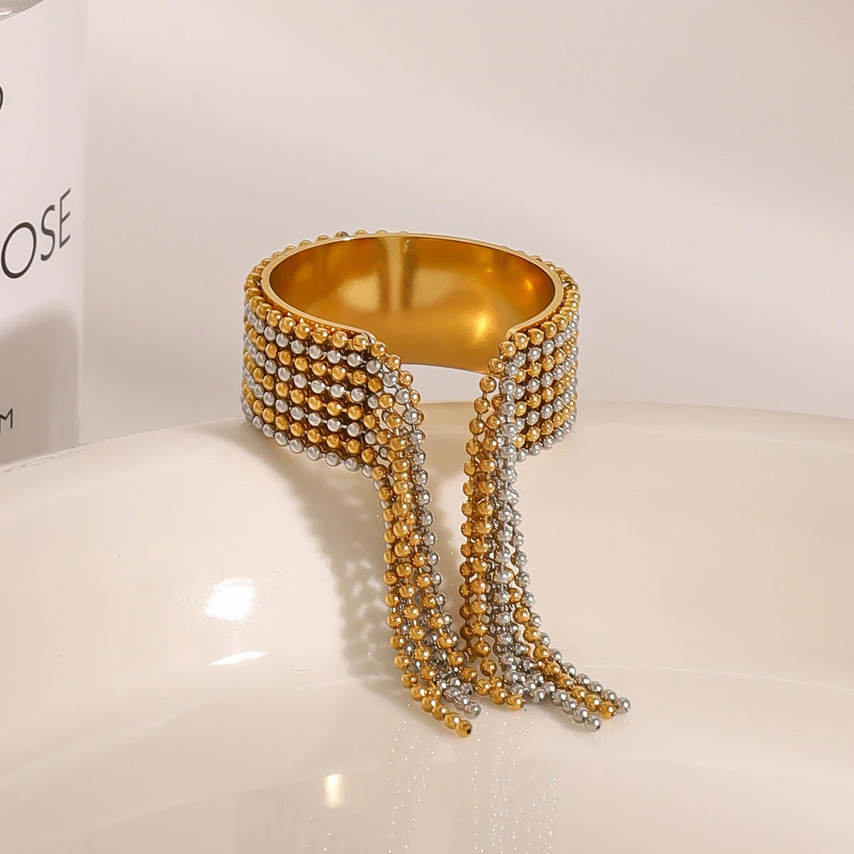 18K vergoldeter Charm geschichteter runder Perlenquasten offener Ring Damen Edelstahl antiallergischer Schmuck Vanity Fair Party Geschenk