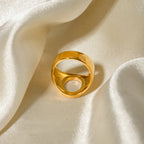 Roestvrijstalen minimalistische 18k gouden modieuze ovale holle ring met ingelegde rhinestone roestbestendig voorkomt allergie trendy charm sieraden