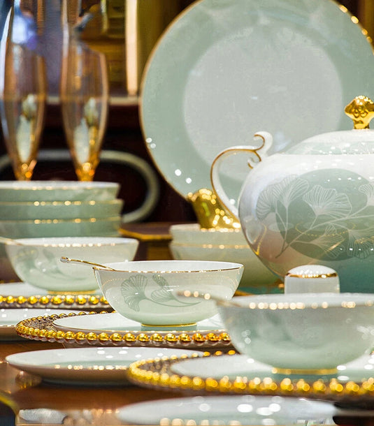 60 stykker Bone China-stel med farverig glasur Elegante skåle og tallerkener til hjemmet Keramiske skåle og tallerkener