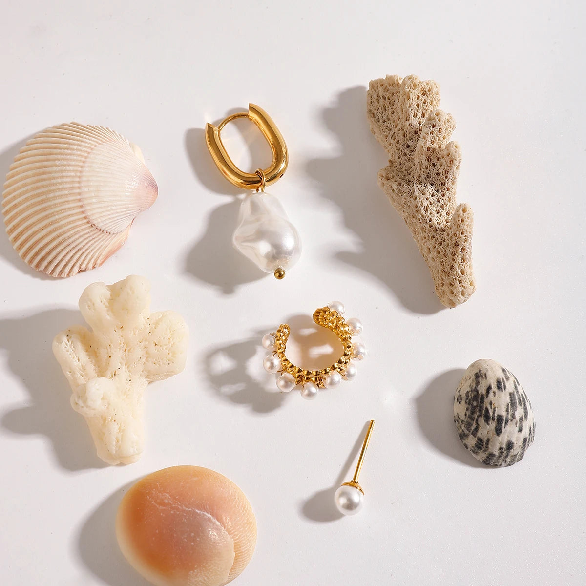 18k forgyldt rustfrit stål Elegant uregelmæssig rund imiteret perleøreklips kvinder forhindrer allergi smykker gallagave