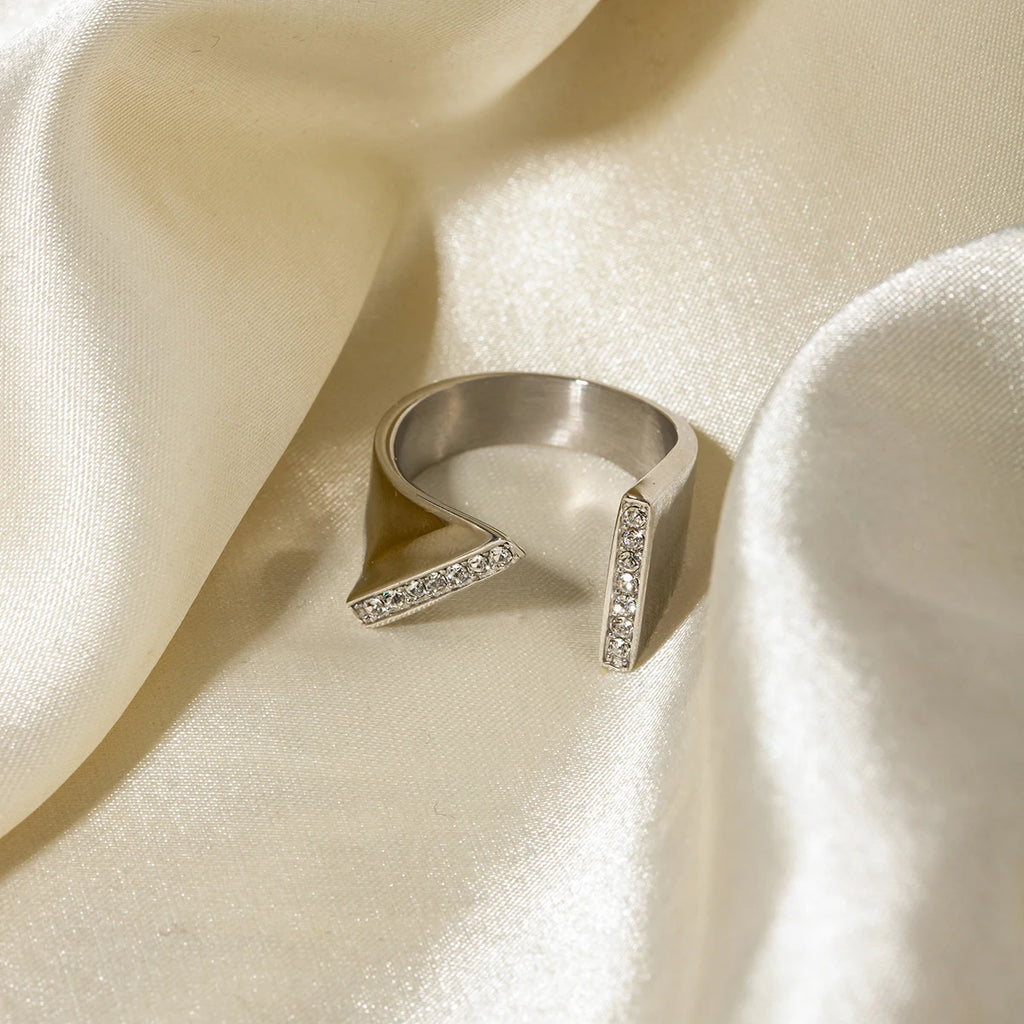 18k Gold Plated Stainless Steel Minimalist Asymmetric Opening Ring Inlay Rhinestone Prevent Allergy Trendy Charm Jewelry