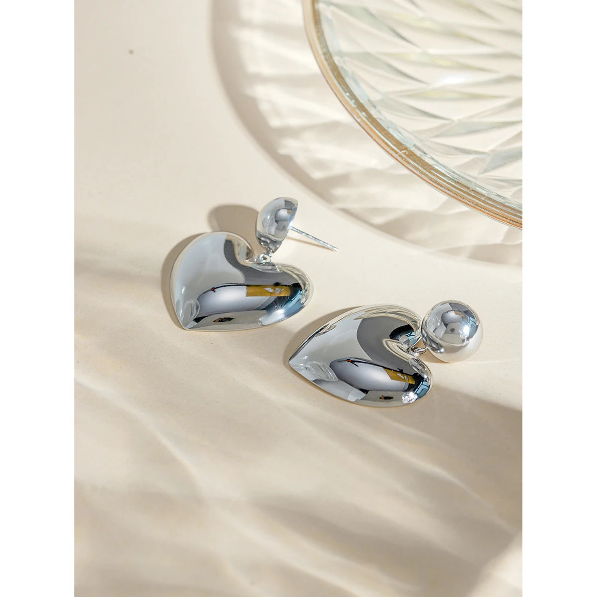 Minimalist 18K PVD Plated Light Cozy Stainless Steel Smooth Love Heart Steel Color Earrings Trendy Women Premium Jewelry Bijoux