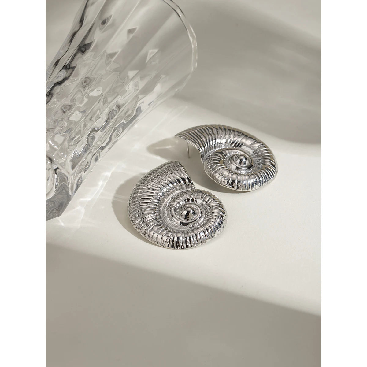 Stålfarve Rustfrit stål Chunky Conch Stud Øreringe Metal Tekstur Vandafvisende Hypoallergene Finpolerede smykker