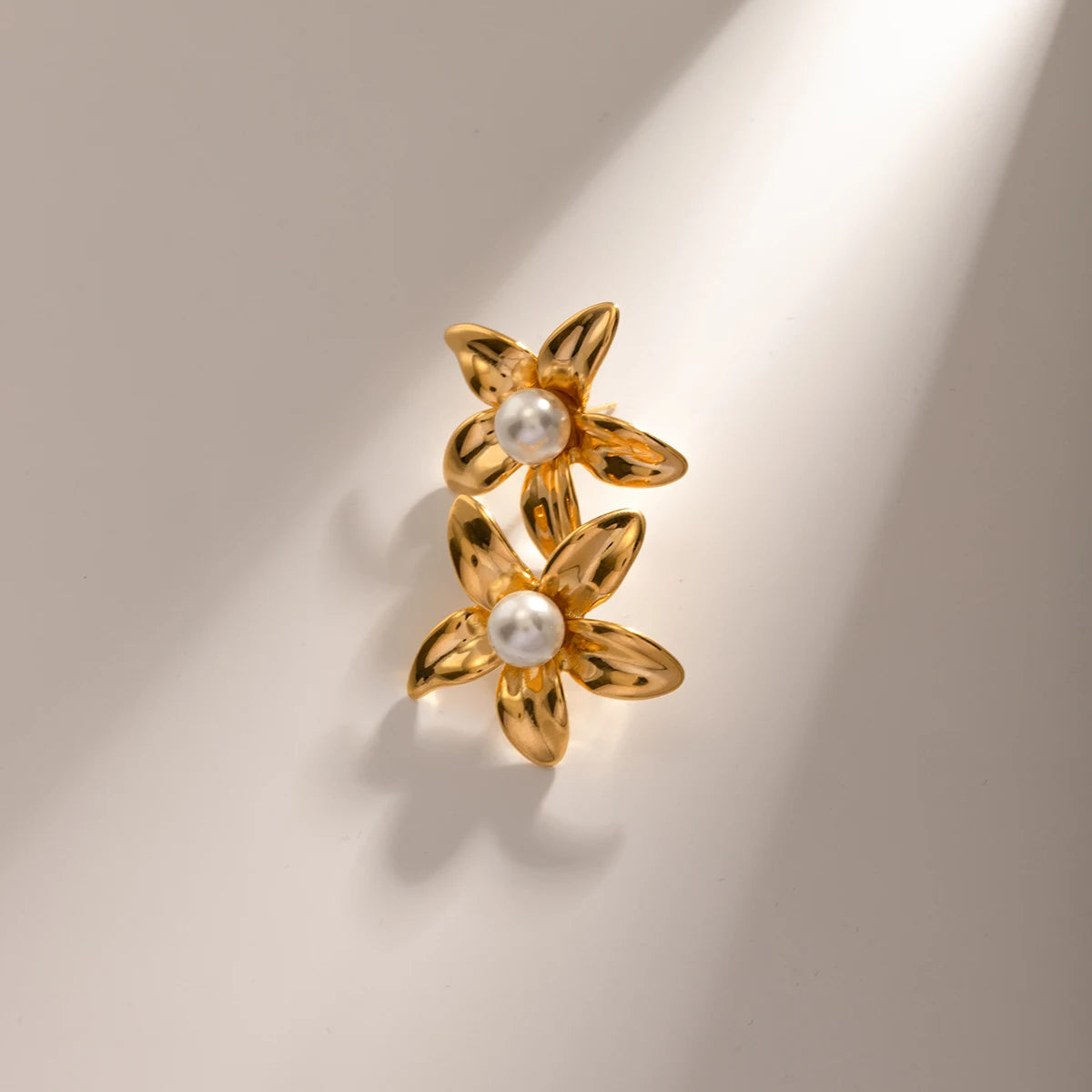2024 Delicate Stainless Steel 18k Gold Stainless Steel Flower Shaped Earrings Inlay With Pearls Light Cozy Jewelry for Women - Grand Goldman