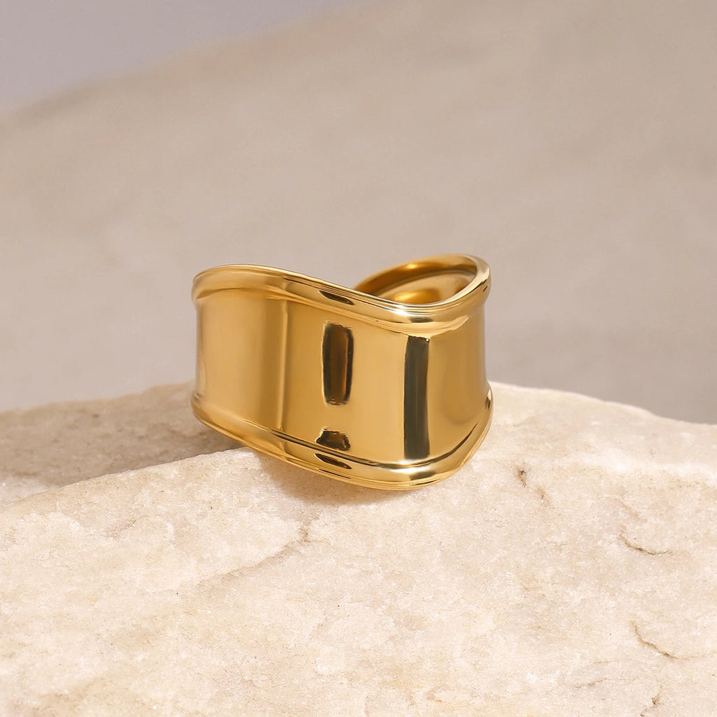 Minimalistischer 18k vergoldeter Edelstahl Hochwertiger glatter unregelmäßiger breiter offener Ring für Frauen Allergieprävention Charm Schmuck