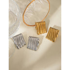 Nye trendy 18k forgyldte personlighed uregelmæssige plisserede øreringe Rustfrit stål Statement Stilfulde vandtætte smykker kvinder