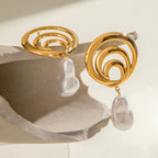 Pendientes colgantes de perla hueca con diseño en espiral impermeable de acero inoxidable 18K para mujer, joyería de declaración elegante de metal con encanto moderno