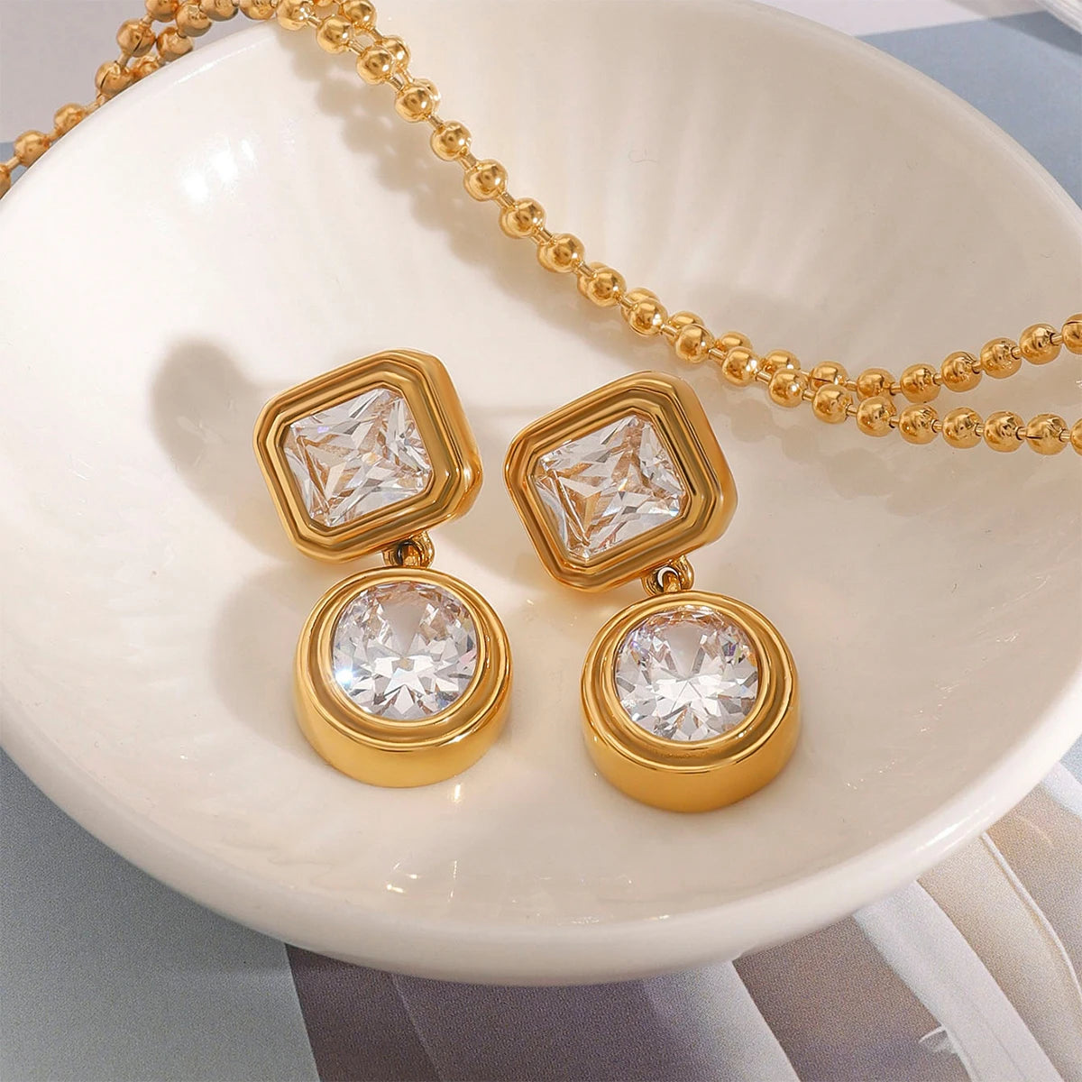 18k forgyldt rustfrit stål High End hvid zirkon geometriske øreringe Forhindrer allergi temperament Mode charmsmykker