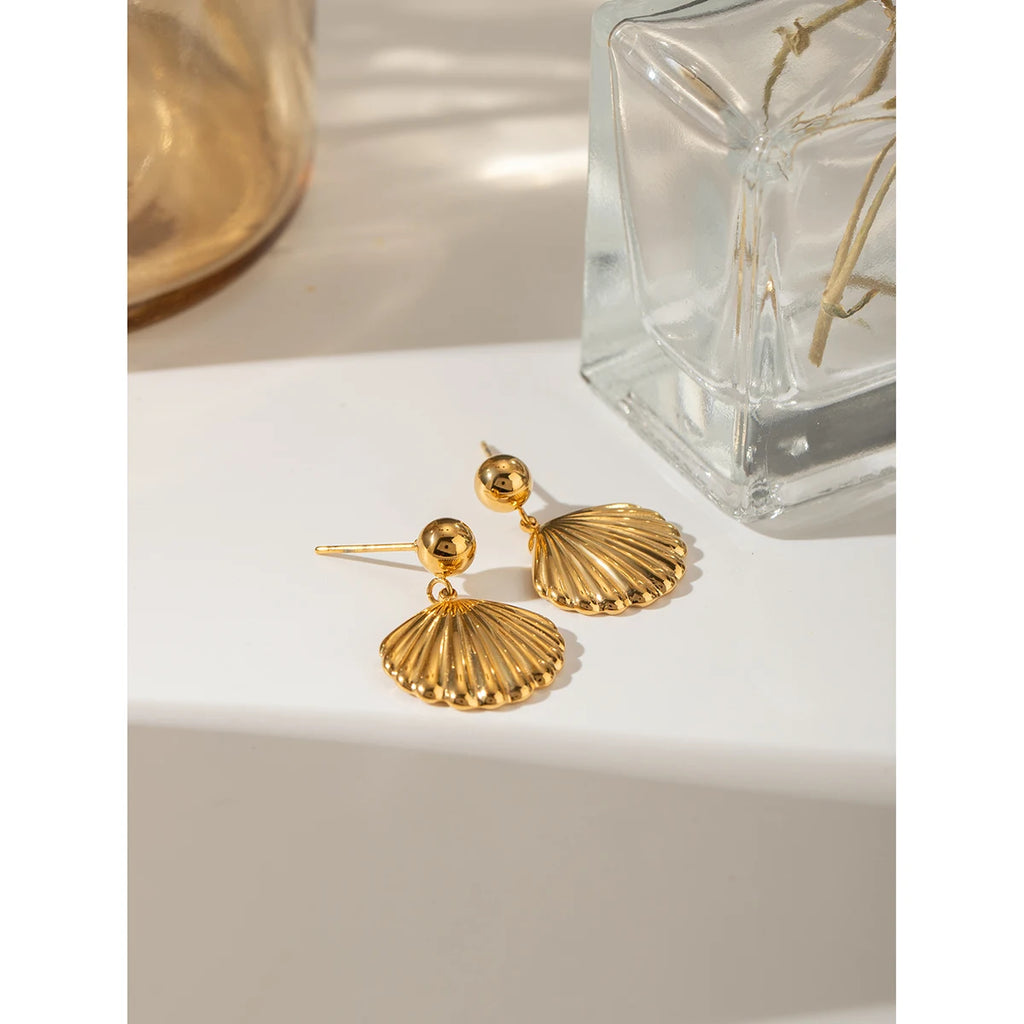 18K forgyldt rustfrit stål Sea Shell Ørering Hængende lille kugle Metaltekstur Vandafvisende Hypoallergen Finpoleret