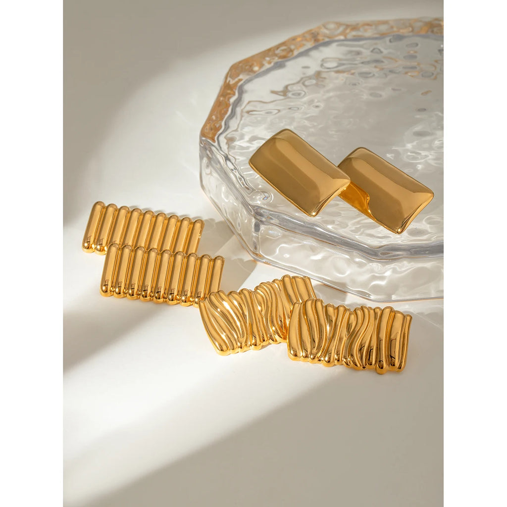 Pendientes cuadrados convexos con patrón de onda de acero inoxidable chapado en oro de 18K para mujer, encantos de metal con textura, joyería impermeable, regalo para gala