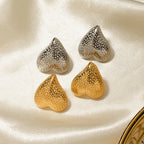 Boucles d'oreilles clous minimalistes en acier inoxydable plaqué or 18 carats en forme de cœur d'amour, résistantes au ternissement, à grain de marteau, bijoux d'oreille en métal uniques pour femmes