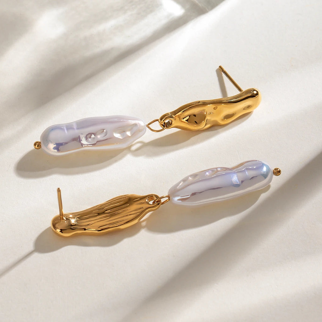 Pendientes de lujo ligeros para mujer con perla irregular delgada minimalista de acero inoxidable chapado en oro de 18k, joyería elegante a prueba de óxido