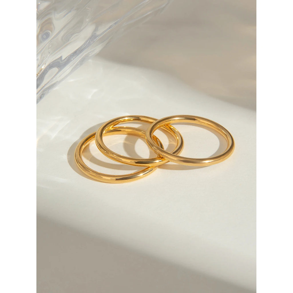 Conjunto de tres anillos de círculo de acero inoxidable chapado en oro de 18K color oro rosa talla 7 para mujer joyería de metal hipoalergénica de declaración