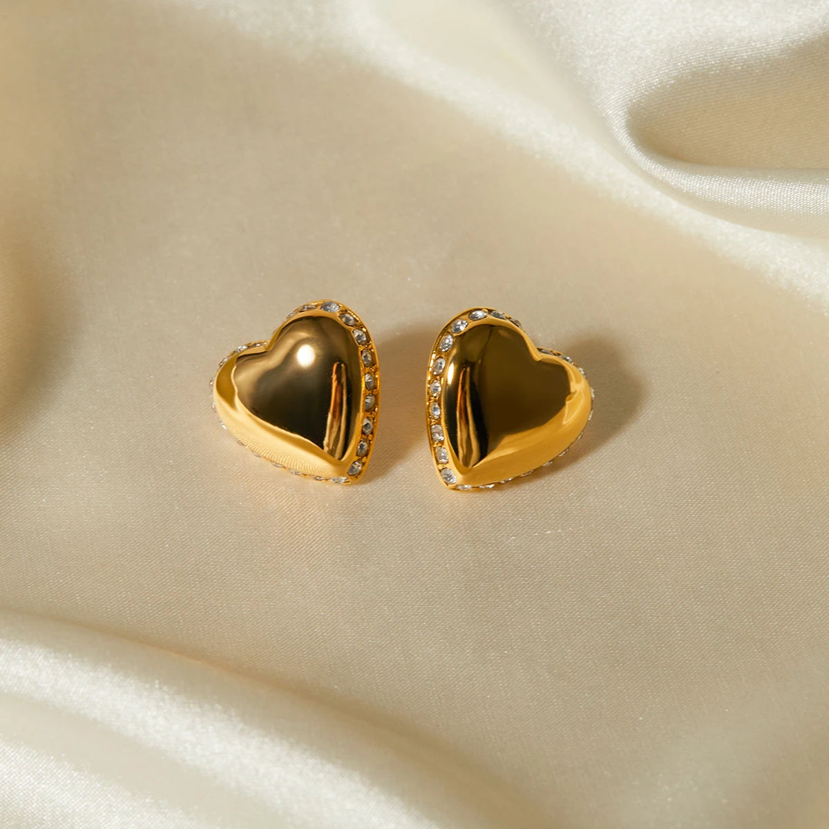 Rustfrit stål 18k forgyldt Minimalistisk Love Heart Øreringe Indlæg med Rhinestones Vandtæt Femme Chic Gala Stilfulde smykker