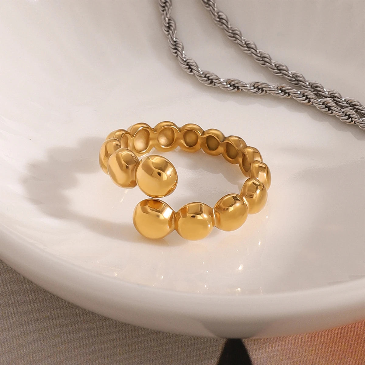 18k vergoldeter Edelstahl Hochwertiger Ins Persönlichkeit Nischenrundperlenring Damen Allergieprävention Charmschmuck Gala Geschenk