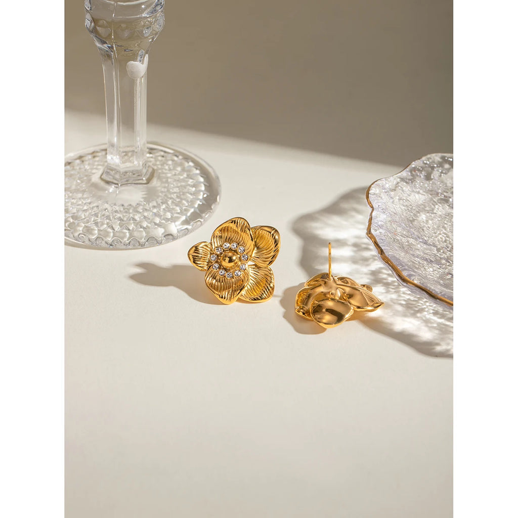 Mode Hvid Zirconia Ribbede Blomsterøreringe Rustfrit Stål Vandtætte Smykker Kvinder 18K PVD Belagt Stilfuld Bijoux Gave