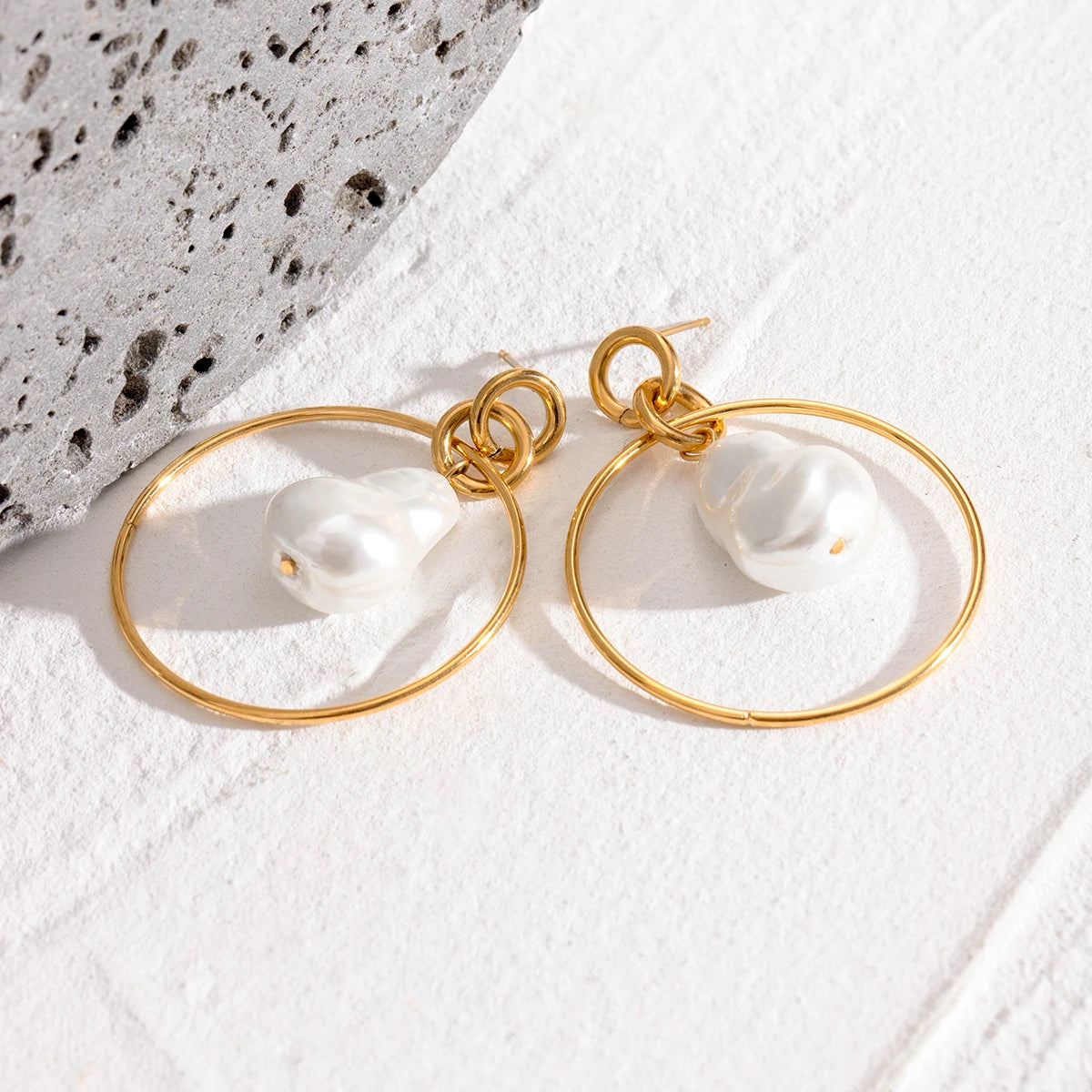 Hollow Out Circle Glas Perle Øreringe 18K PVD Belagt Dame Anti Allergisk Rust Beskyttet Stilfulde smykker bijoux femme