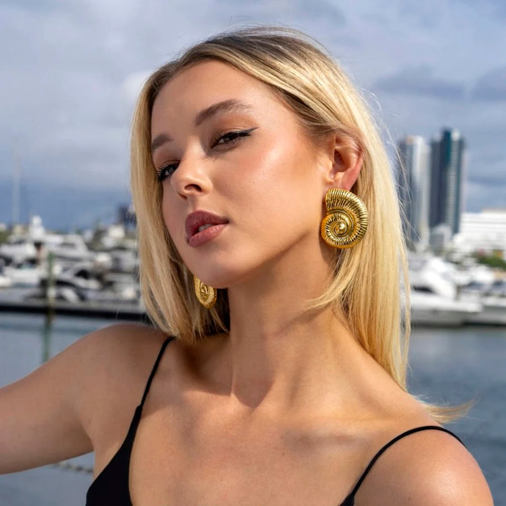 18K forgyldt rustfrit stål Chunky Conch Stud Øreringe Metal Tekstur Vandafvisende Hypoallergene Finpolerede smykker