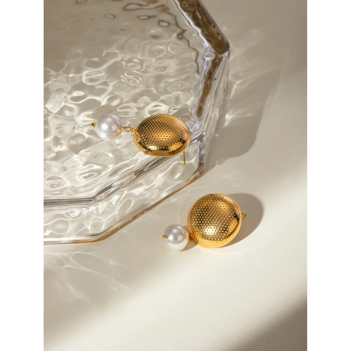 Pendientes de perla de imitación semiredondos de acero inoxidable ligero y acogedor minimalista PVD 18K para mujer a la moda, joyería impermeable bijou