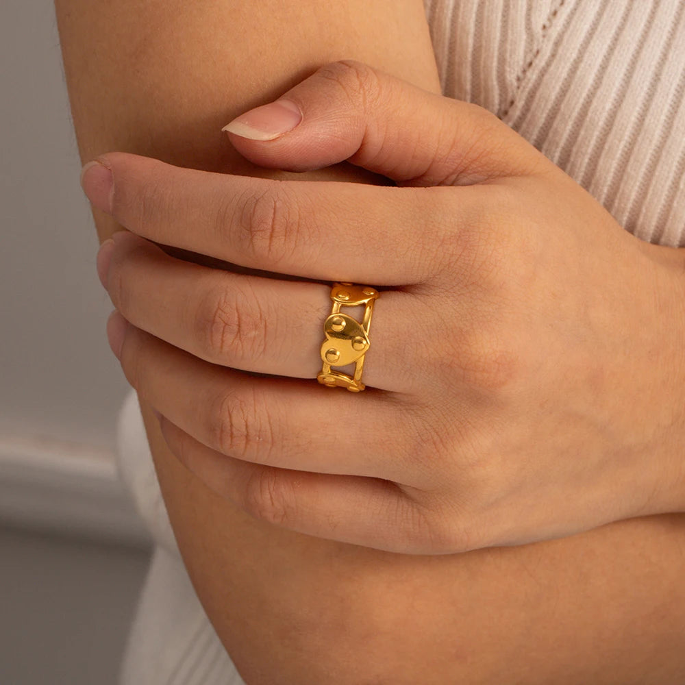 18K forgyldt anløbssikker rustfrit stål med forhøjet spids Rund nitte Kærlighedshjerte åben designring til kvinder Finger smykker