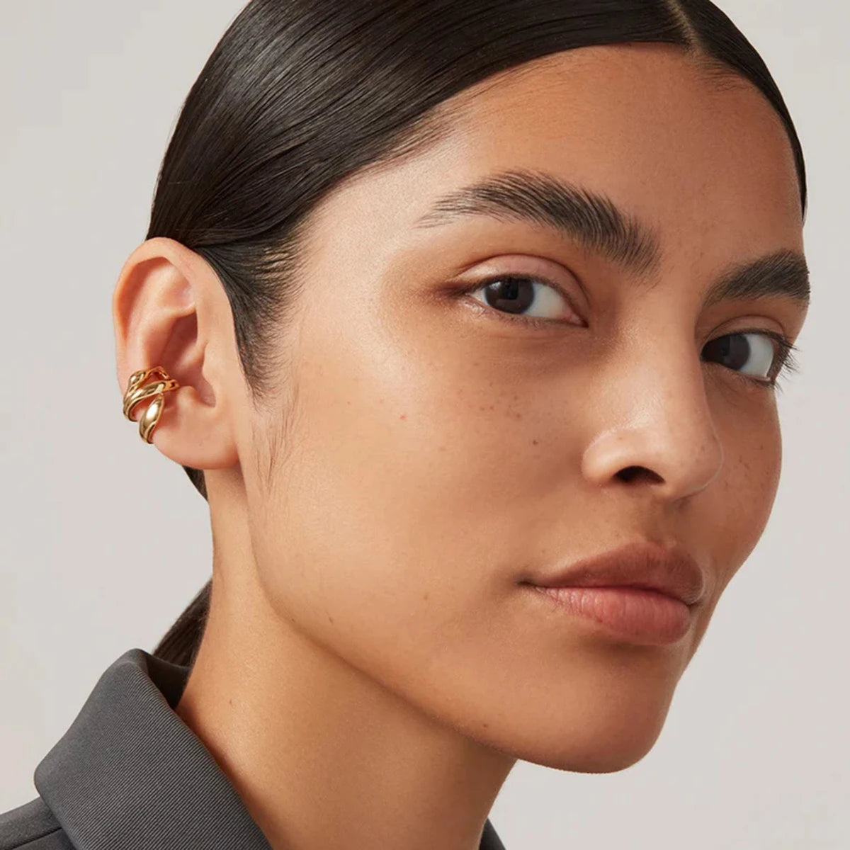 Et par tre-lags udhulet high-end øreclips 18K PVD belagt kvinder Anti-allergisk metal charme Daglig smykker gallagave