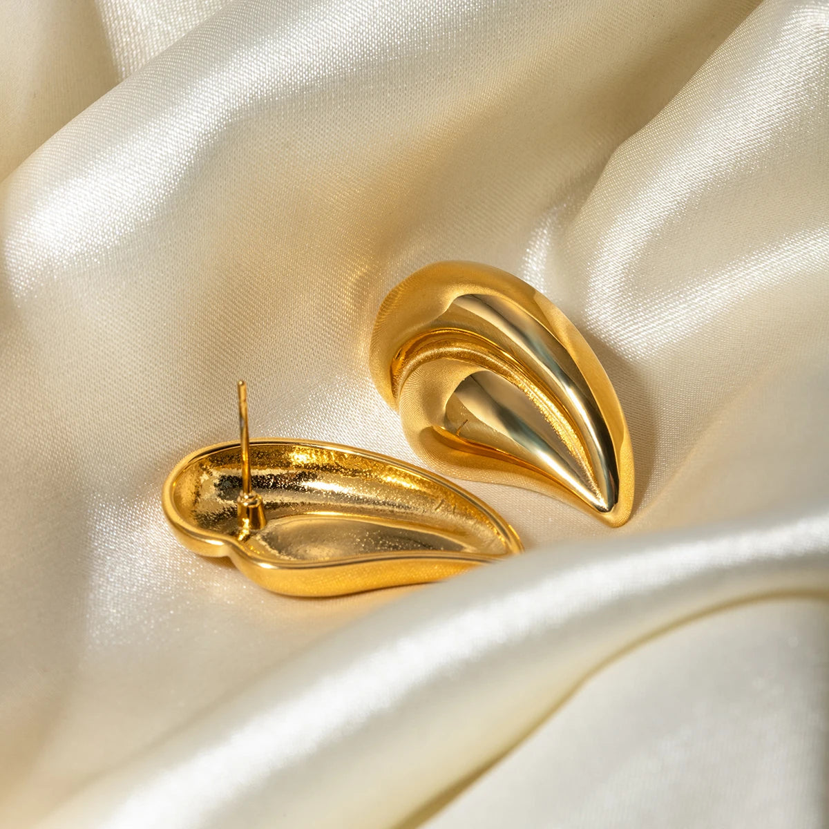 Vandtætte 18k forgyldte rustfrit stål splejsning kærlighed hjerte/vanddråbe øreringe Stilfulde anti-allergiske karakteristiske smykker