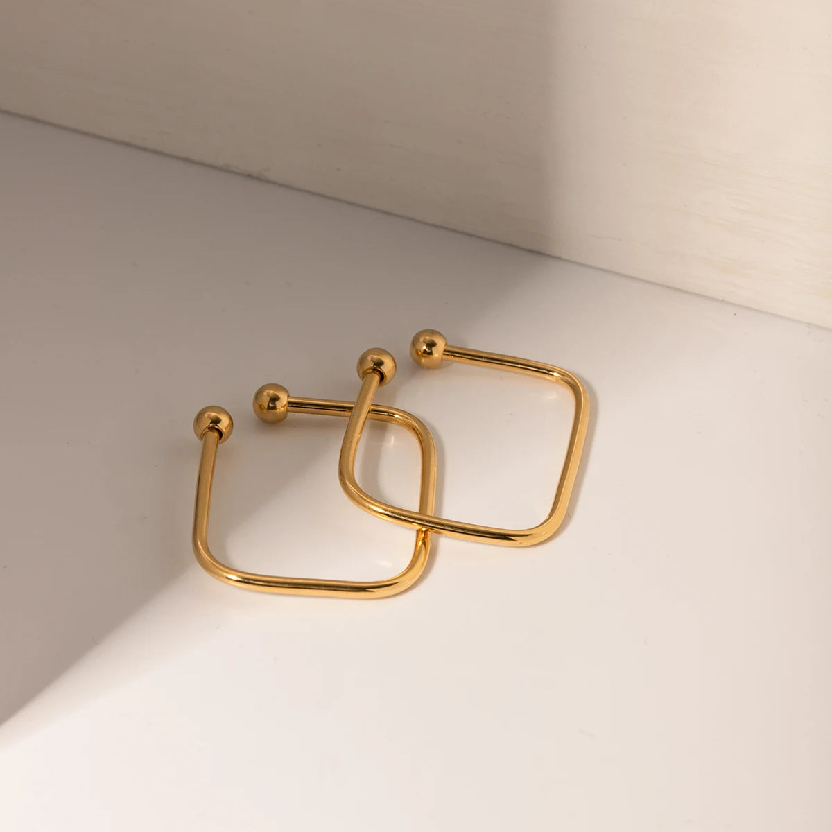 Rustfrit stål Elegant Minimalistisk Coil Dobbeltkugleøreclips 18K guld PVD-belagt Damer Metaltekstur Udsøgt Bijoux Femme Gave