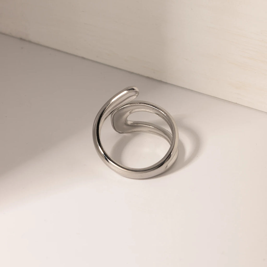 Rustfrit stål Delikat 18k forgyldt udhulet uregelmæssig ring Lys Hyggelig Rustfri Bijoux Femme Gallagave