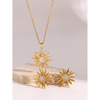 گردنبند و گوشواره ست زنانه بیژو با آویز شکل خورشید از جنس استیل ضد زنگ با روکش طلای 18 عیار و نگین رینستون، جواهرات ضد آب